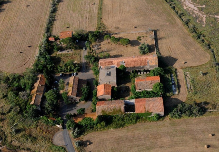 Photo aérienne de l’ancien domaine viticole du Grand Clavelet ayant également appartenu à la Cie des Salins du Midi - R. Dupuy de la Grandrive